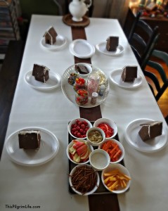 Host a gingerbread house party-- tips to make your party a success!