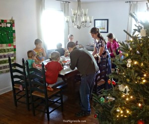 Host a gingerbread house party-- tips to make your party a success!