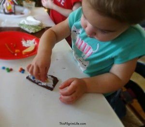 Host a gingerbread house party-- tips to make your party a success!