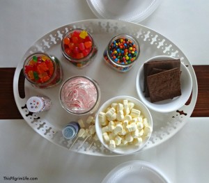 Host a gingerbread house party-- tips to make your party a success!