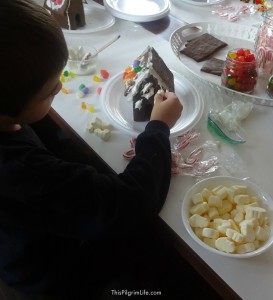 Host a gingerbread house party-- tips to make your party a success!