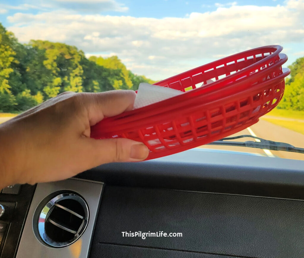 Keep food baskets in the car for easier eating and clean-up